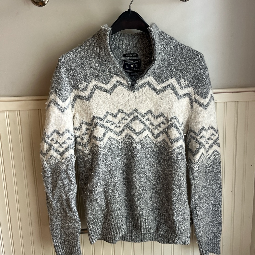 American Eagle Outfitters Gray and White Zip Up Sweater